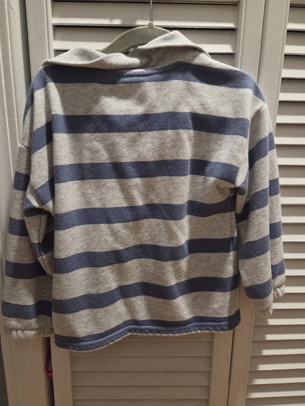 Cat & Jack Gray and Navy Striped Half-Zip Sweatshirt w Red Zipper / Size  3t